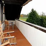 Reetdachfachwerkvilla Am Wiesengrund アパート ベルゲン・アウフ・リューゲン