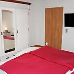 Reetdachfachwerkvilla Am Wiesengrund ベルゲン・アウフ・リューゲン