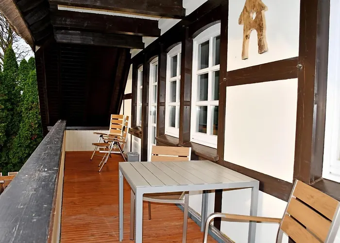 Reetdachfachwerkvilla Am Wiesengrund Appartamento Bergen Auf Rugen
